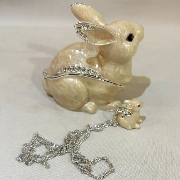 Kingspoint Designs Snowy White Bunny Rabbit Trinket Box Matching Necklace - Picture 7 of 10
